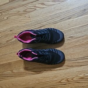 Slow Man Tennis Shoe 8.5 Pink and Black